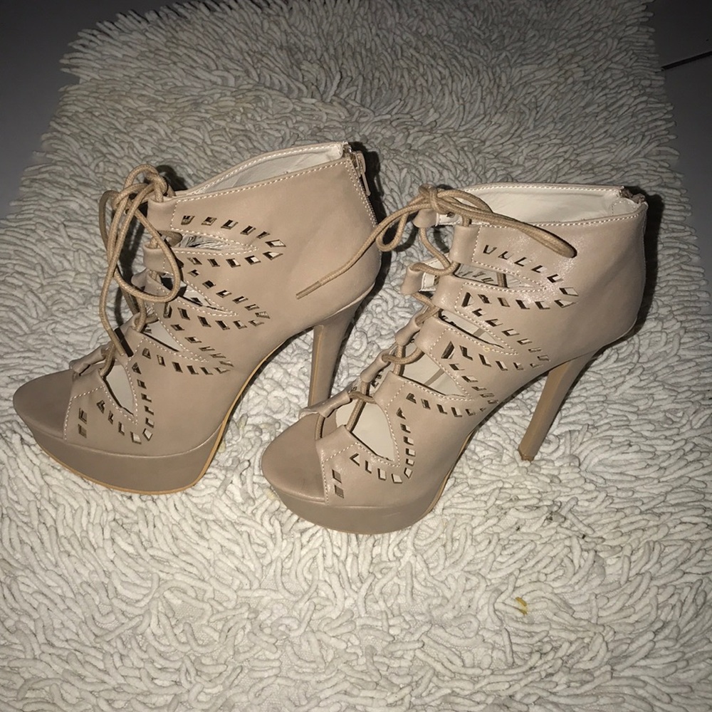 Sexy heels by Maddux